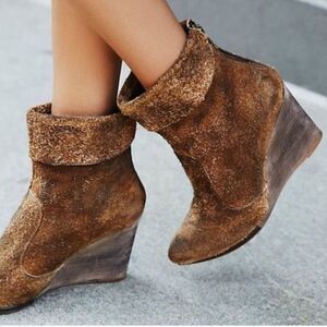 Free People Fuzzy Bombay Brown Suede Pointed Wedge Heel Ankle Booties DISTRESS